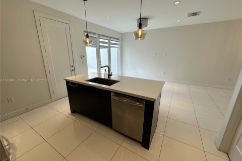 Townhouse in LANDMARK in Doral, Florida 4 bedrooms, 172.98 sq.m. № 1858641 - photo 22