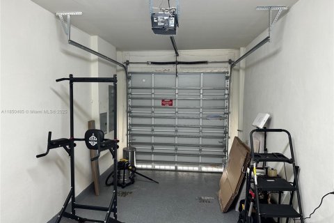 Townhouse in LANDMARK in Doral, Florida 4 bedrooms, 172.98 sq.m. № 1858641 - photo 13