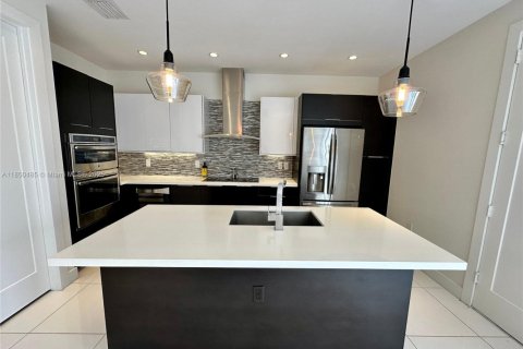 Townhouse in LANDMARK in Doral, Florida 4 bedrooms, 172.98 sq.m. № 1858641 - photo 20