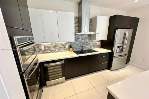 Townhouse in LANDMARK in Doral, Florida 4 bedrooms, 172.98 sq.m. № 1858641 - photo 23