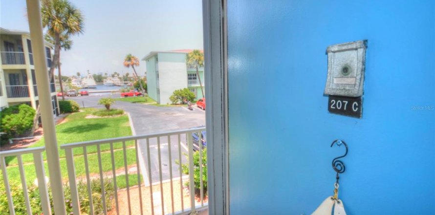 Condominio en Daytona Beach, Florida, 1 dormitorio  № 1894972