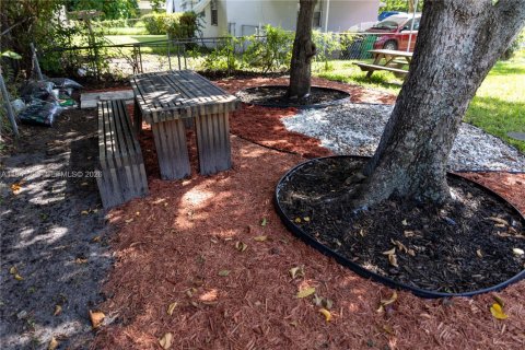 House in Dania Beach, Florida 3 bedrooms, 95.04 sq.m. № 2003735 - photo 30