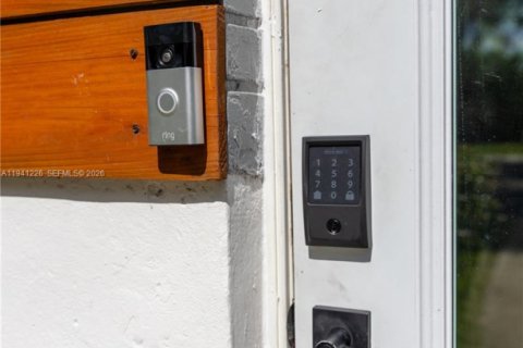 House in Dania Beach, Florida 3 bedrooms, 95.04 sq.m. № 2003735 - photo 26