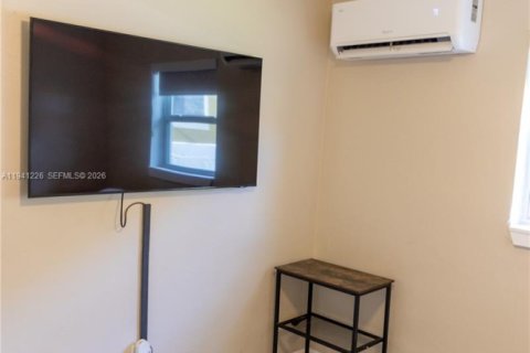 House in Dania Beach, Florida 3 bedrooms, 95.04 sq.m. № 2003735 - photo 16