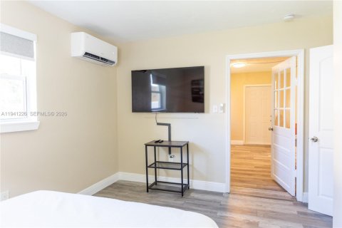 House in Dania Beach, Florida 3 bedrooms, 95.04 sq.m. № 2003735 - photo 19