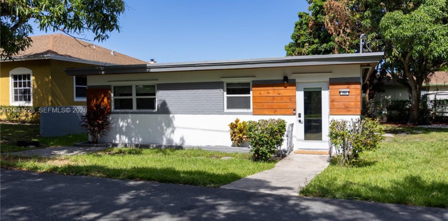 House in Dania Beach, Florida 3 bedrooms, 95.04 sq.m. № 2003735