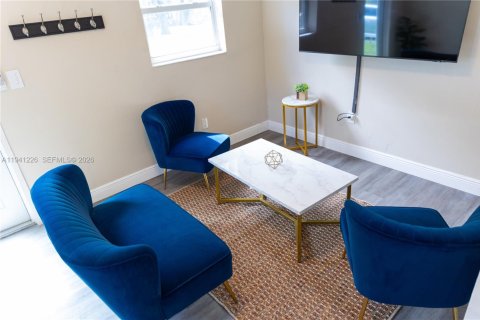 House in Dania Beach, Florida 3 bedrooms, 95.04 sq.m. № 2003735 - photo 5