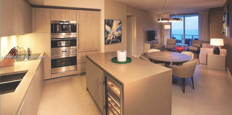 Condominio en Hollywood, Florida, 2 dormitorios  № 2020915