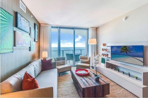 Condominio en venta en Hollywood, Florida, 2 dormitorios, 104.61 m2 № 2020915 - foto 3