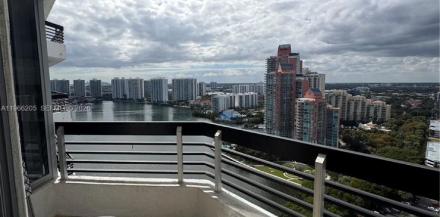 Condo à Aventura, Floride, 2 chambres  № 2028529