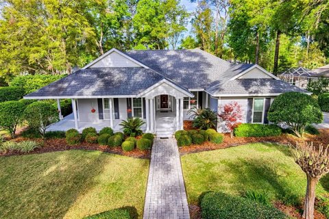 House in Gainesville, Florida 5 bedrooms, 275.36 sq.m. № 1602664 - photo 1