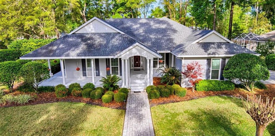 House in Gainesville, Florida 5 bedrooms, 275.36 sq.m. № 1602664