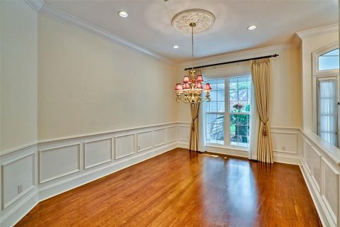 House in Gainesville, Florida 5 bedrooms, 275.36 sq.m. № 1602664 - photo 4