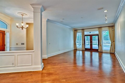 House in Gainesville, Florida 5 bedrooms, 275.36 sq.m. № 1602664 - photo 5