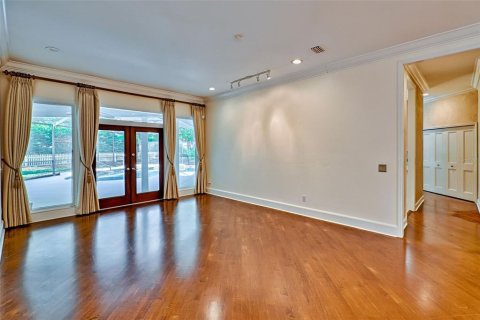 House in Gainesville, Florida 5 bedrooms, 275.36 sq.m. № 1602664 - photo 6