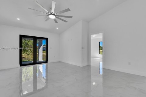 Commercial property in Lehigh Acres, Florida № 1890433 - photo 25