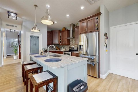 House in Orlando, Florida 5 bedrooms, 310.11 sq.m. № 1801844 - photo 4