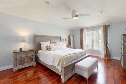 House in Orlando, Florida 5 bedrooms, 310.11 sq.m. № 1801844 - photo 16