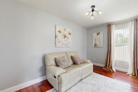 House in Orlando, Florida 5 bedrooms, 310.11 sq.m. № 1801844 - photo 15