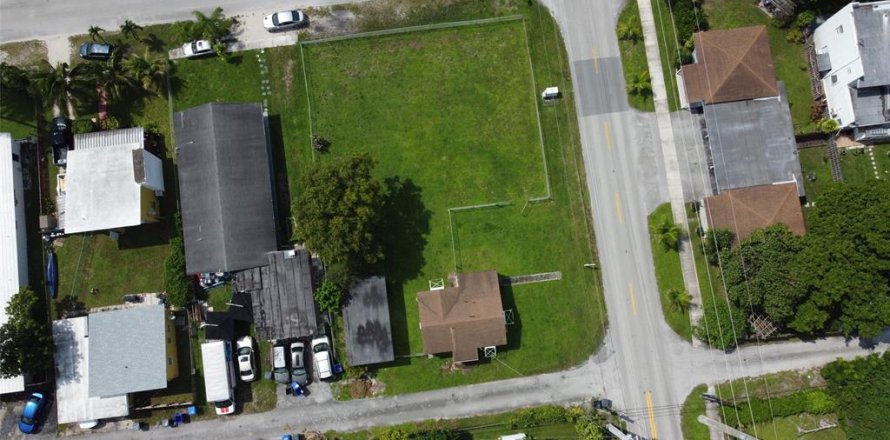 Land in Hollywood, Florida № 656162