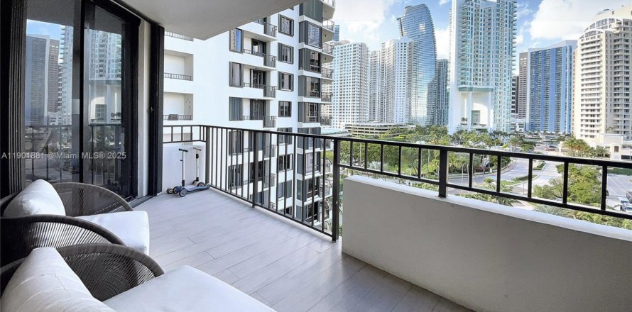 Condo in Miami, Florida, 2 bedrooms  № 1951787