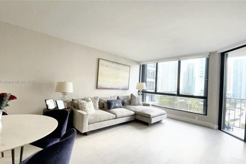 Condo in Miami, Florida, 2 bedrooms  № 1951787 - photo 4