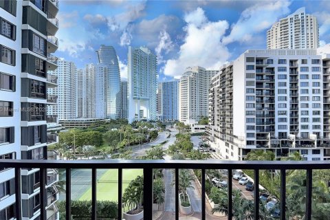 Condo in Miami, Florida, 2 bedrooms  № 1951787 - photo 7