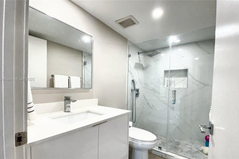 Condo in Miami, Florida, 2 bedrooms  № 1951787 - photo 17