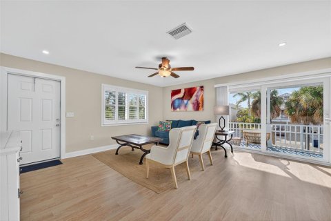 House in Holmes Beach, Florida 2 bedrooms, 96.62 sq.m. № 2095128 - photo 13