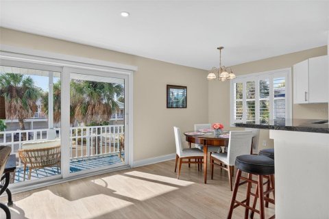 House in Holmes Beach, Florida 2 bedrooms, 96.62 sq.m. № 2095128 - photo 15