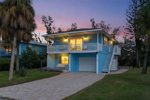 House in Holmes Beach, Florida 2 bedrooms, 96.62 sq.m. № 2095128