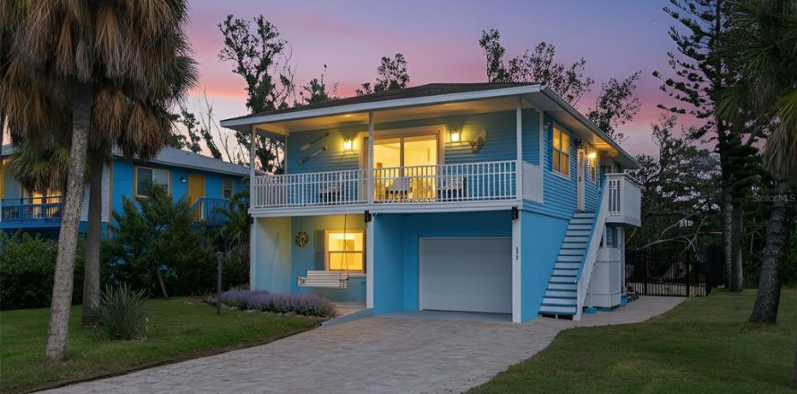 House in Holmes Beach, Florida 2 bedrooms, 96.62 sq.m. № 2095128
