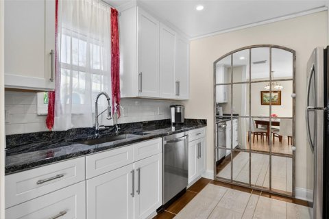 House in Holmes Beach, Florida 2 bedrooms, 96.62 sq.m. № 2095128 - photo 18