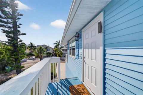 House in Holmes Beach, Florida 2 bedrooms, 96.62 sq.m. № 2095128 - photo 10