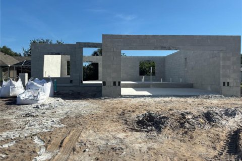 House in Punta Gorda, Florida 5 bedrooms, 249.54 sq.m. № 2197125 - photo 2