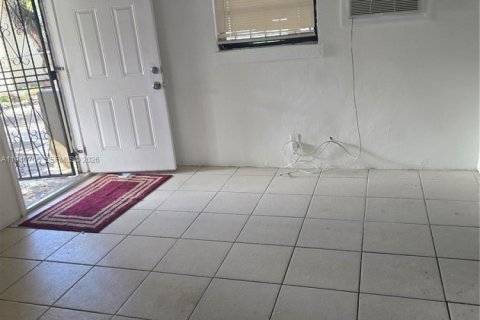 Villa ou maison à louer à Miami, Floride: 1 chambre, 137.4 m2 № 1998364 - photo 6