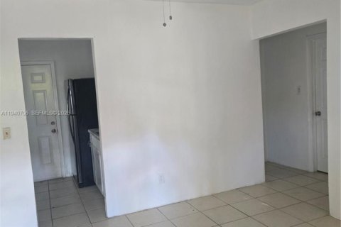 Villa ou maison à louer à Miami, Floride: 1 chambre, 137.4 m2 № 1998364 - photo 3