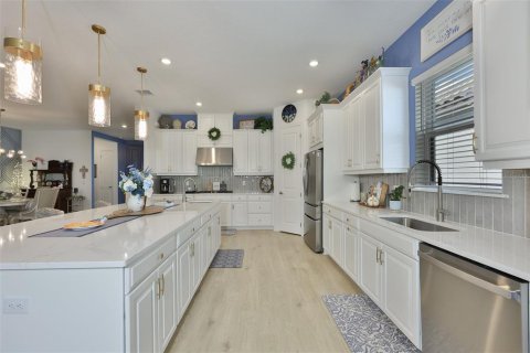 House in Palmetto, Florida 3 bedrooms, 285.4 sq.m. № 2110524 - photo 8