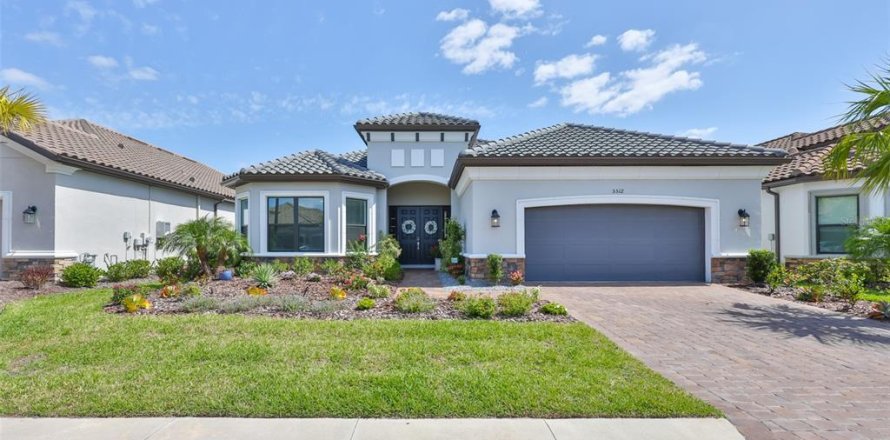 House in Palmetto, Florida 3 bedrooms, 285.4 sq.m. № 2110524