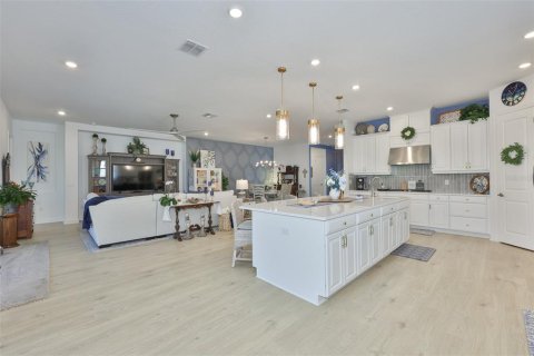 House in Palmetto, Florida 3 bedrooms, 285.4 sq.m. № 2110524 - photo 12