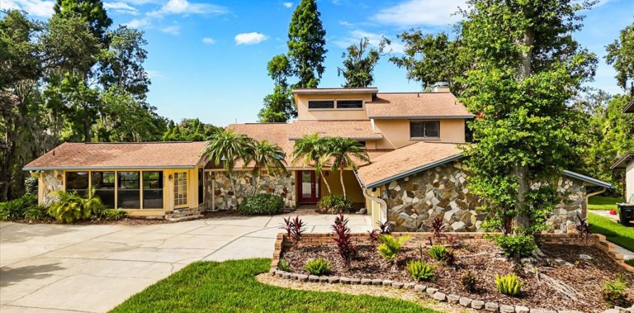 House in Lakeland, Florida 3 bedrooms, 305.28 sq.m. № 1806590