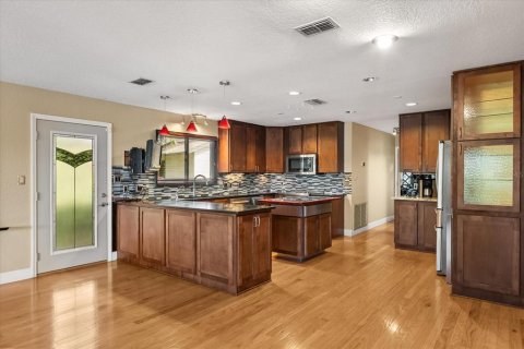 House in Lakeland, Florida 3 bedrooms, 305.28 sq.m. № 1806590 - photo 15