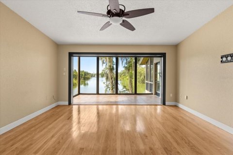 House in Lakeland, Florida 3 bedrooms, 305.28 sq.m. № 1806590 - photo 13