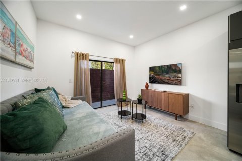 Villa ou maison à vendre à Miami, Floride: 4 chambres, 170.29 m2 № 2004614 - photo 15