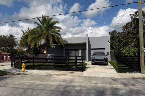 Villa ou maison à vendre à Miami, Floride: 4 chambres, 170.29 m2 № 2004614 - photo 2