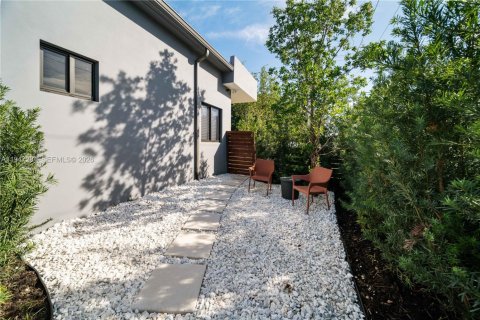 Villa ou maison à vendre à Miami, Floride: 4 chambres, 170.29 m2 № 2004614 - photo 17