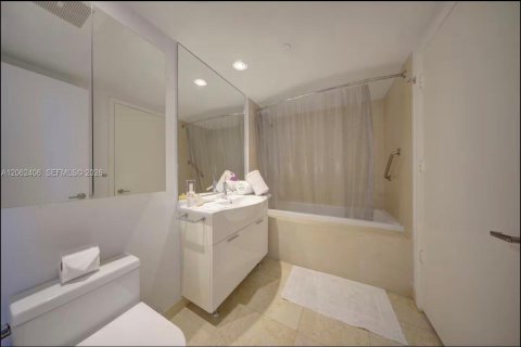 Condo in Miami, Florida, 1 bedroom № 2254142 - photo 12