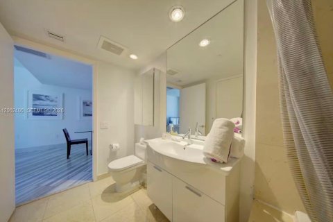 Condo in Miami, Florida, 1 bedroom № 2254142 - photo 13
