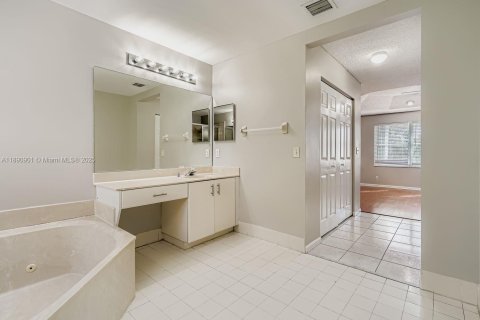 Casa en venta en Miramar, Florida, 4 dormitorios, 221.39 m2 № 1946019 - foto 18