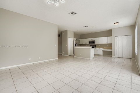 Casa en venta en Miramar, Florida, 4 dormitorios, 221.39 m2 № 1946019 - foto 13